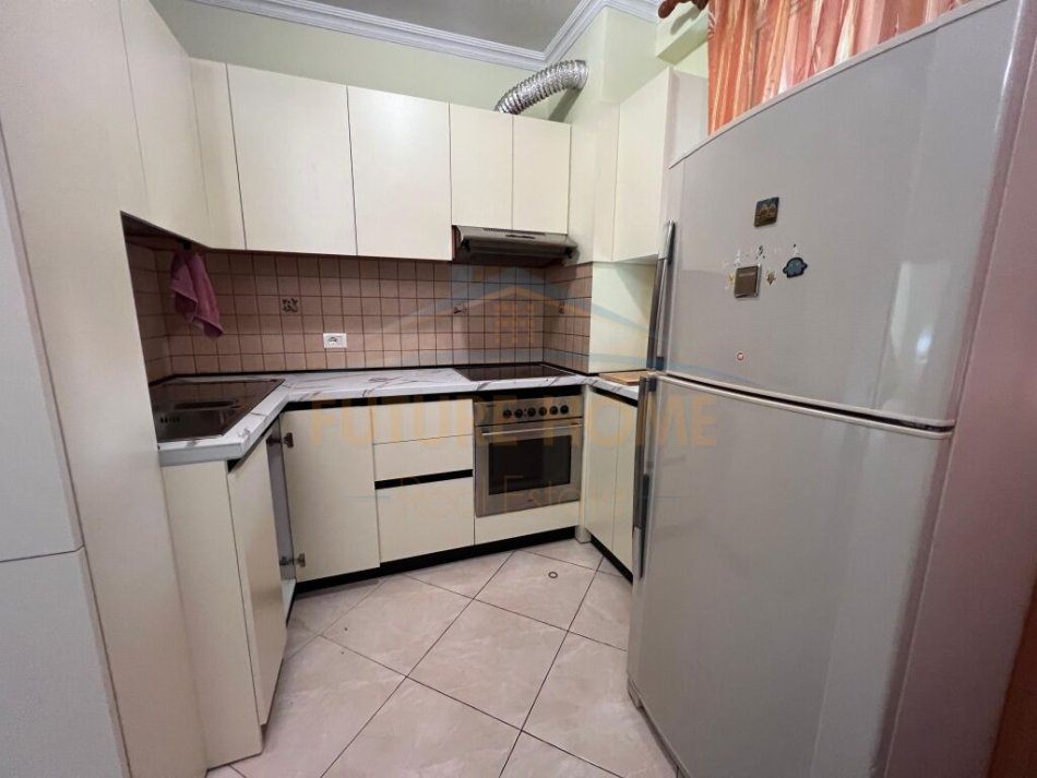 Tirane, jepet me qera apartament 2+1 Kati 4, 95 m² 600 € (Rruga e Kavajes)