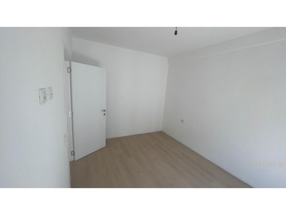 Tirane, shes apartament 1+1+Ballkon Kati 6, 54 m² 65.000 € (Univers City, Qendra Tregtare QTU)