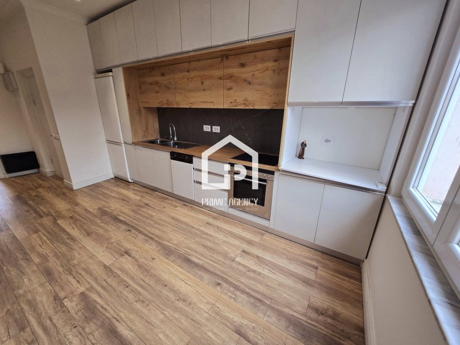 JEPET ME QERA: APARTAMENT 2+1 / Rruga Kavajës/ Përballë Bllokut të Ambasadave
