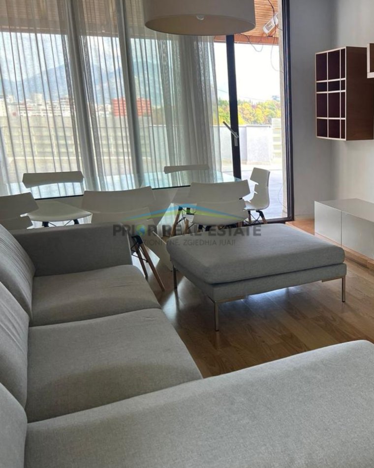 Tirane, jepet me qera apartament 2+1+Ballkon Kati 5, 100 m² 900 € (Liqeni i Tiranes)