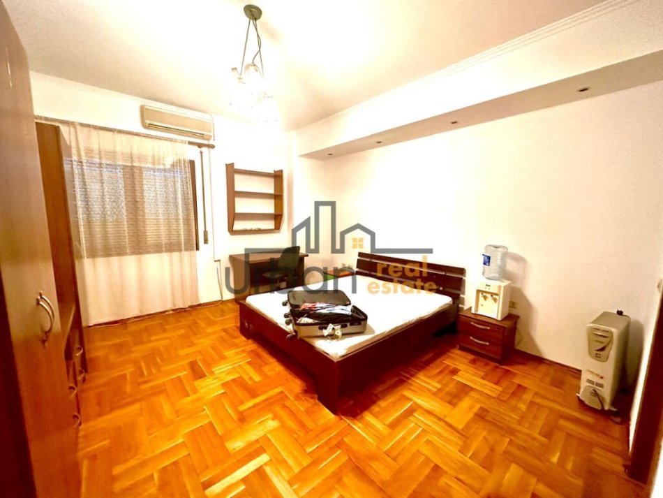 Tirane, jepet me qera apartament 2+1+Ballkon Kati 9, 110 m² 650 € (Rruga e Kavajes)
