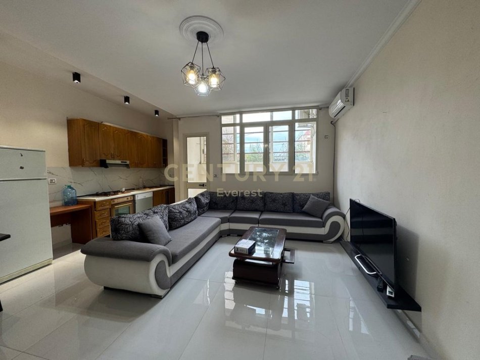 Tirane, shitet apartament 2+1 Kati 0, 93 m² 145.000 € (Shkolla e Kuqe)