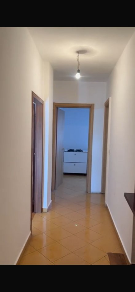 Tirane, jepet me qera apartament 2+1+Ballkon Kati 3, 80 m² 380 € (LAPRAKE)