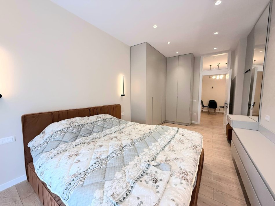 Tirane, jepet me qera apartament 2+1 Kati 1, 90 m² 800 € (Liqeni i Thate)