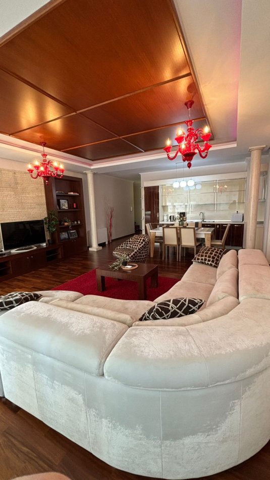 Tirane, jepet me qera apartament 2+1 Kati 3, 120 m² 1.200 € (Stadiumi Air Albania)