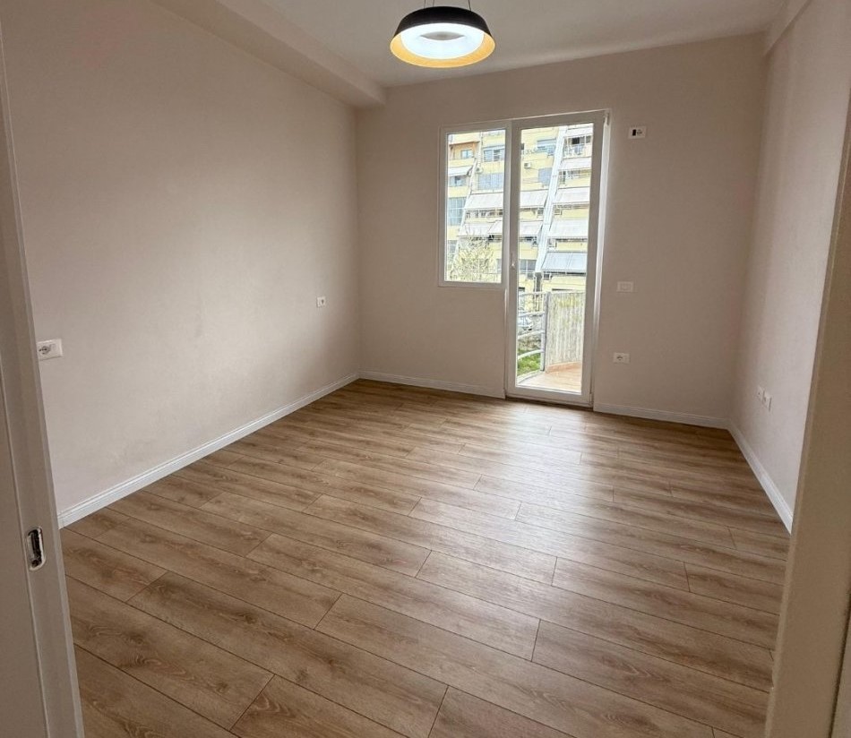 Tirane, shitet apartament 2+1 Kati 4, 100 m² 135.000 € (Rruga Muhamed Deliu, Fresku, Tiranë, TT 1967)