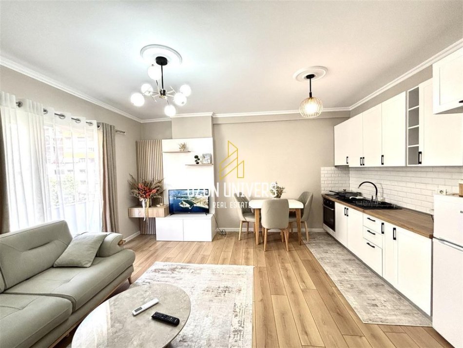 Tirane, jepet me qera apartament 1+1+Ballkon Kati 7, 74 m² 500 € (Vilës L, Astir)