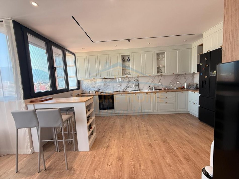 Tirane, shitet apartament 2+1+Aneks+Ballkon Kati 8, 111 m² 340.000 € (RRUGA E ELBASANIT)