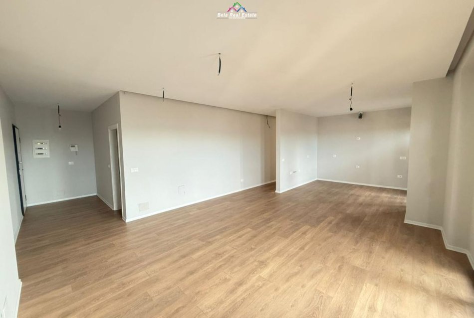 Tirane, jepet me qera zyre Kati 18, 160 m² 2.000 € (Rruga e Kavajes)