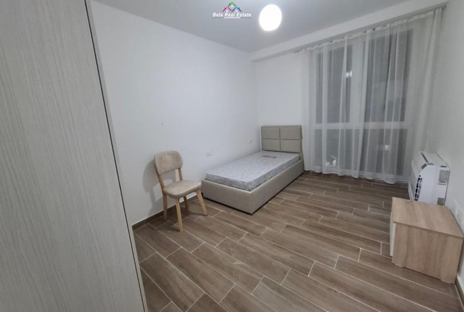 Tirane, jepet me qera apartament 2+1 Kati 5, 100 m² 500 € (Rruga 5 Maj)