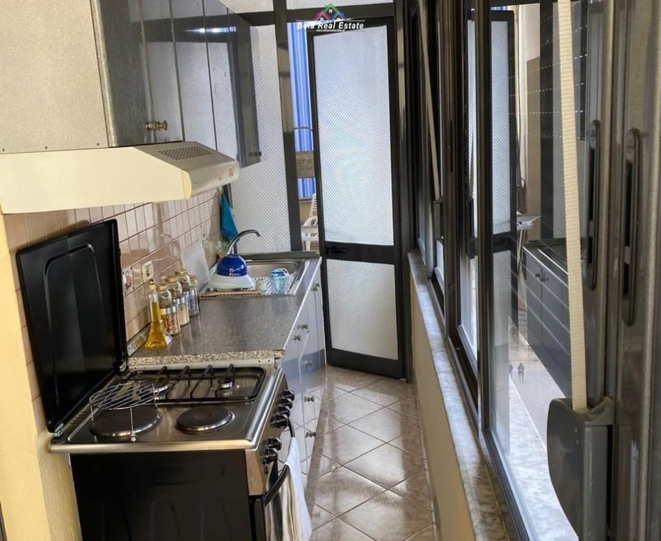 Tirane, jepet me qera apartament 1+1 Kati 6, 65 m² 600 € (Rruga e Kavajes)