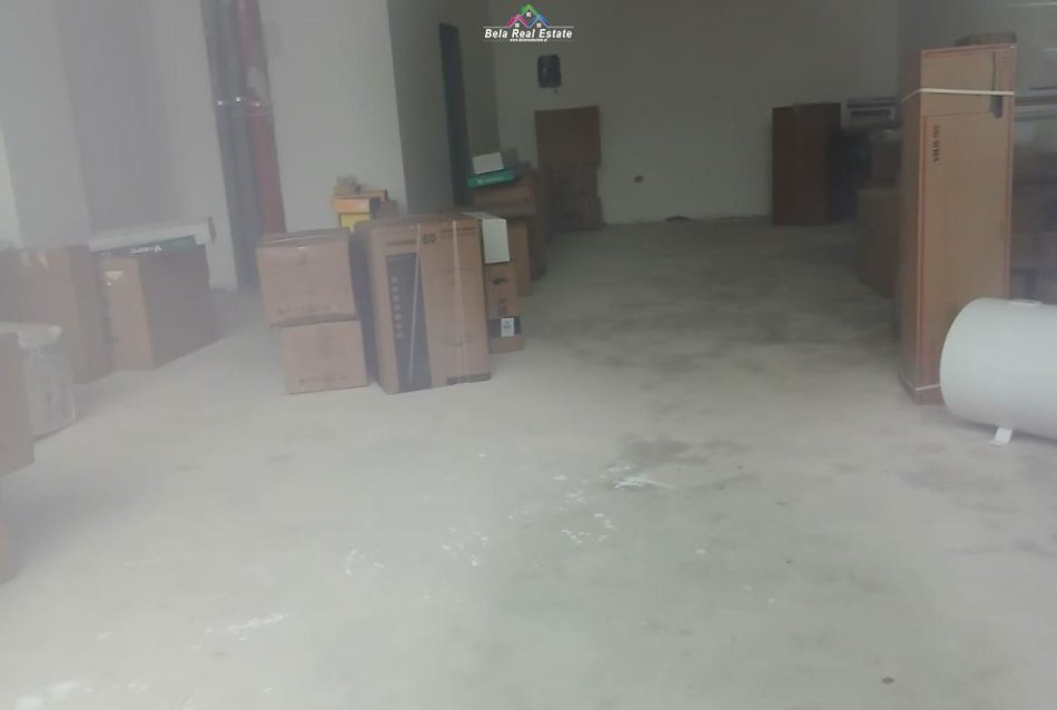 Tirane, jepet me qera zyre Kati 0, 80 m² 2.200 € (Rruga Dritan Hoxha)