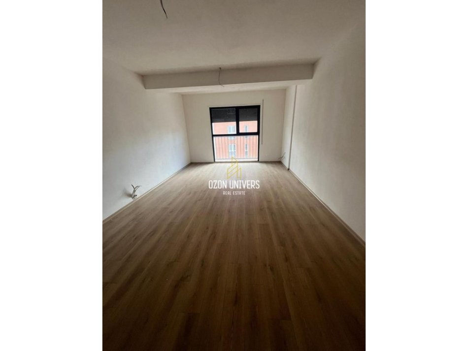 Tirane, jepet me qera ambjent biznesi Kati 6, 118 m² 670 € (Bulevardi i Ri)