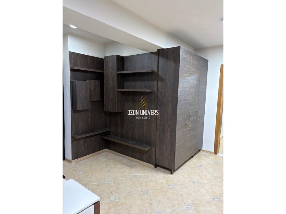 Tirane, jepet me qera ambjent biznesi Kati 2, 156 m² 2.500 € (Bllok)