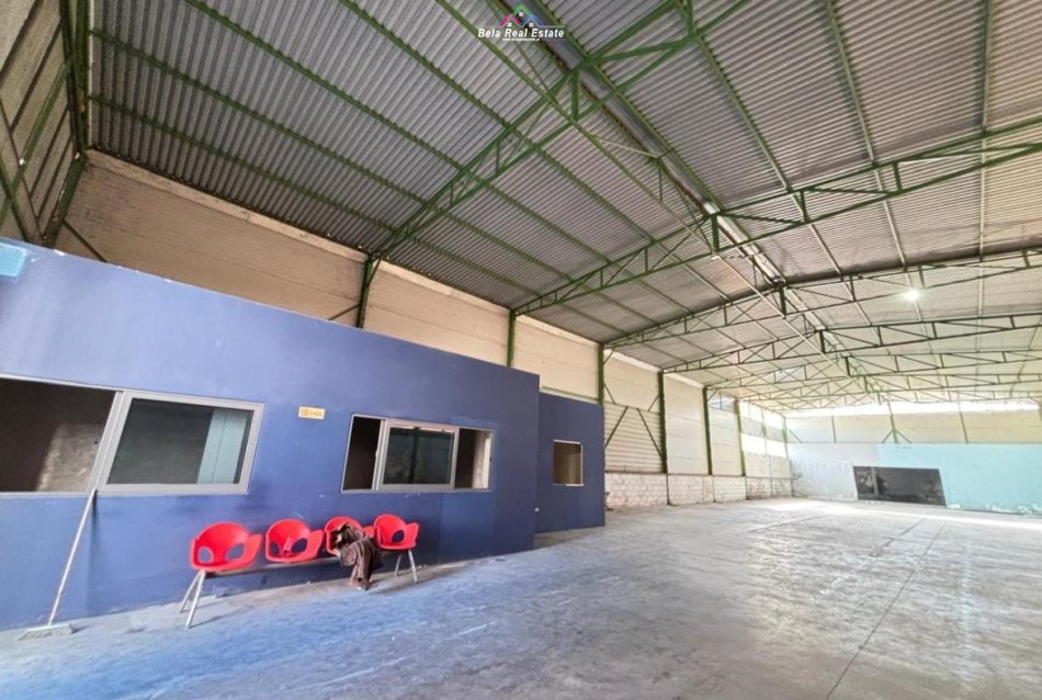 Tirane, jepet me qera magazine Kati 0, 660 m² 2.200 € (Autostrada Tirane- Durres)