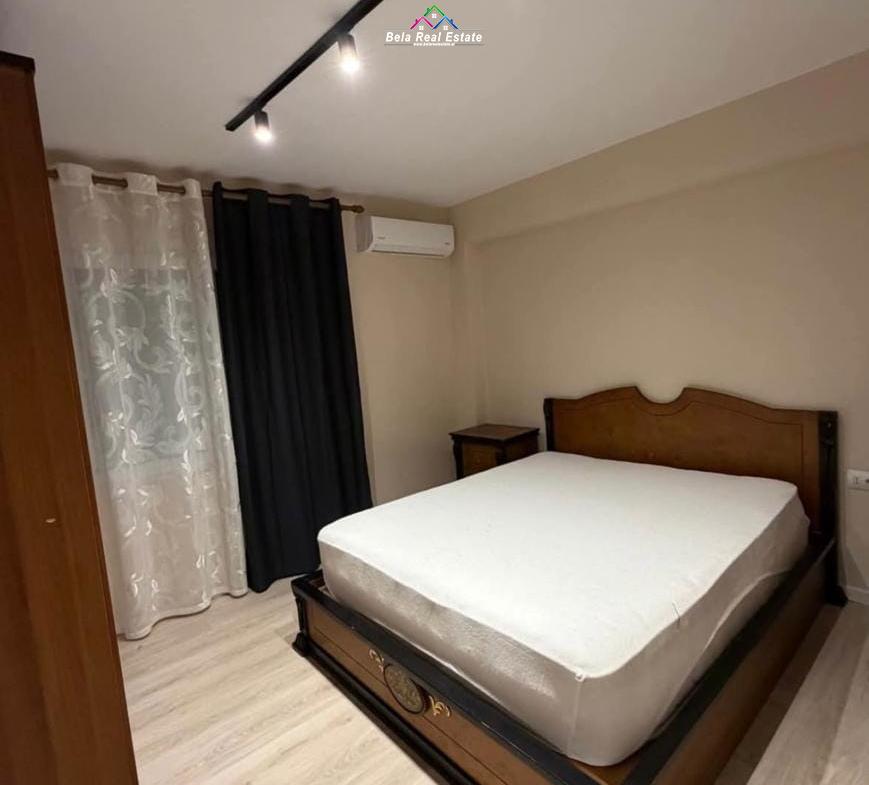 Tirane, jepet me qera apartament 2+1 Kati 1, 65 m² 600 € (Rruga Zihni Sako)