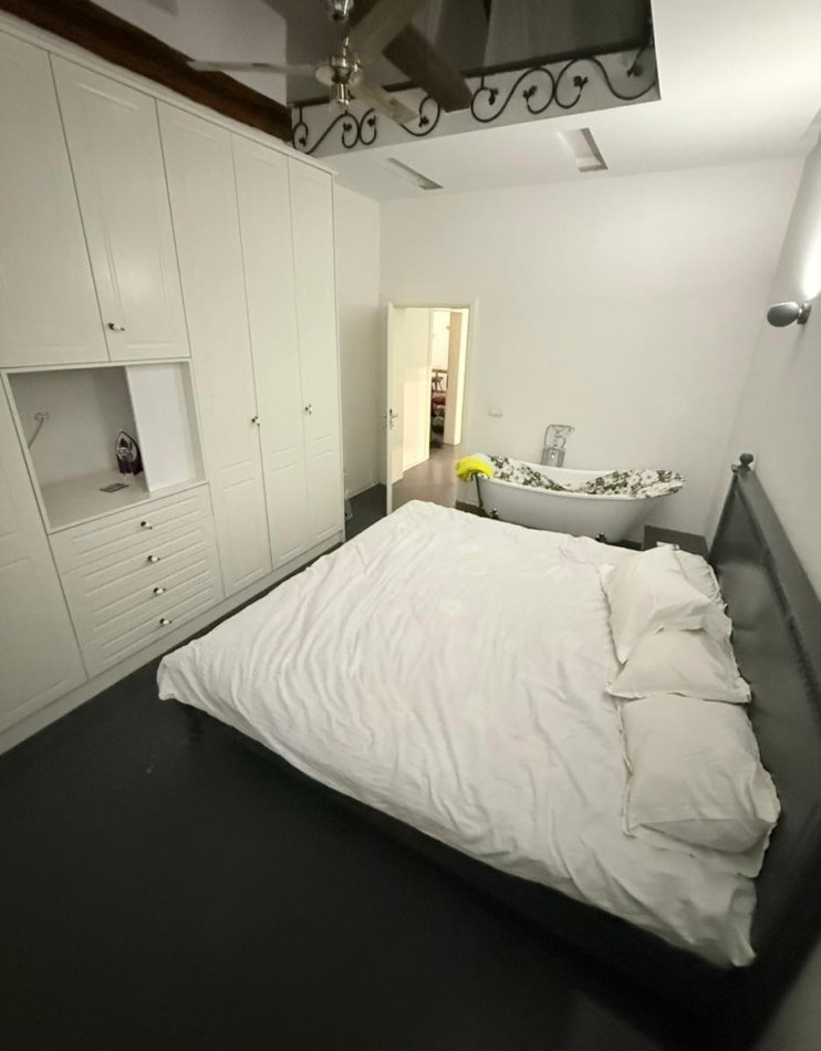 Tirane, jepet me qera shtepi 2+1 Kati 0, 150 m² 1.300 € 