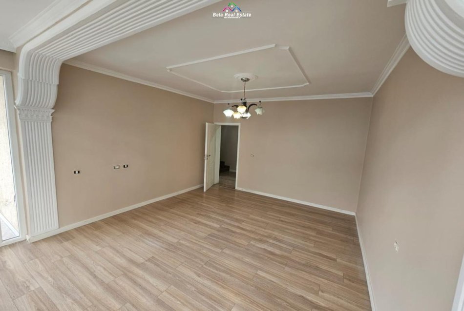 Tirane, jepet me qera Vile 3 Katshe Kati 3, 400 m² 2.500 € (blloku i vilave)