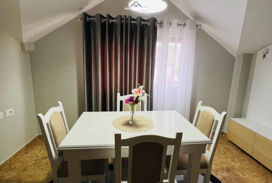 Tirane, jepet me qera apartament 2+1 Kati 4, 80 m² 600 € (Ish parku)