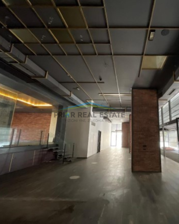 Tirane, jepet me qera ambjent biznesi Kati 0, 440 m² 4.000 € (21 Dhjetori)