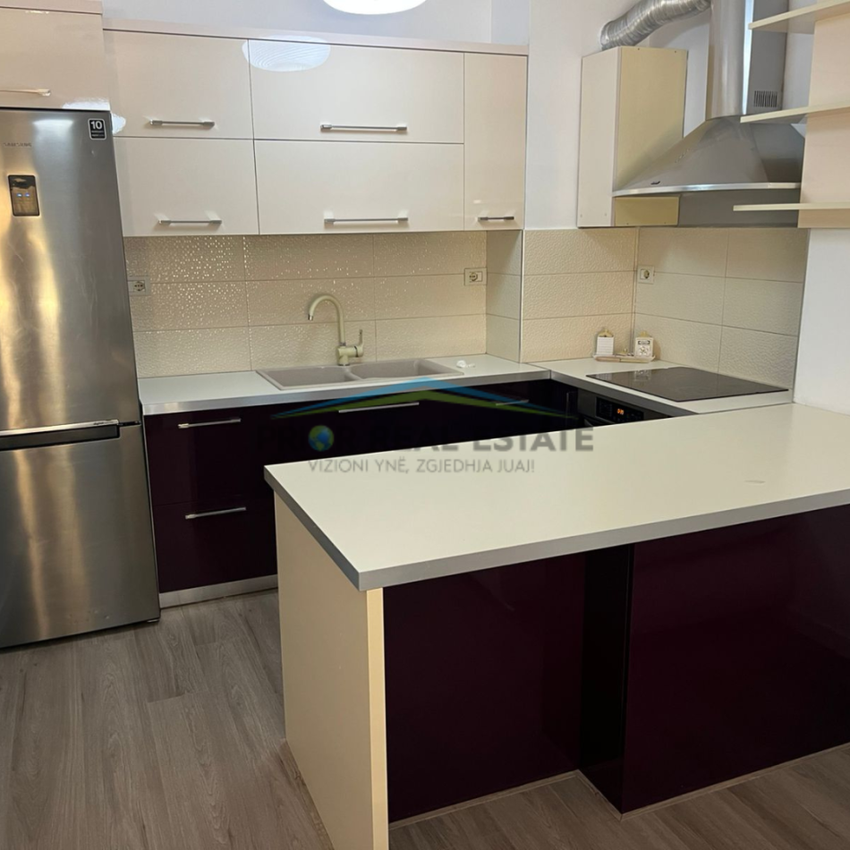 Tirane, jepet me qera apartament 1+1+Ballkon Kati 4, 66 m² 700 € (Kodra e Diellit)
