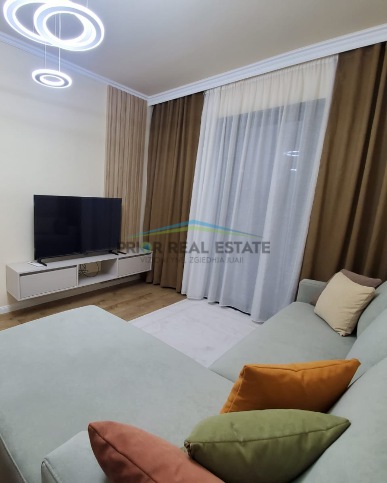 Tirane, jepet me qera apartament 1+1+Ballkon Kati 3, 1.000 € (Liqeni i Thate)