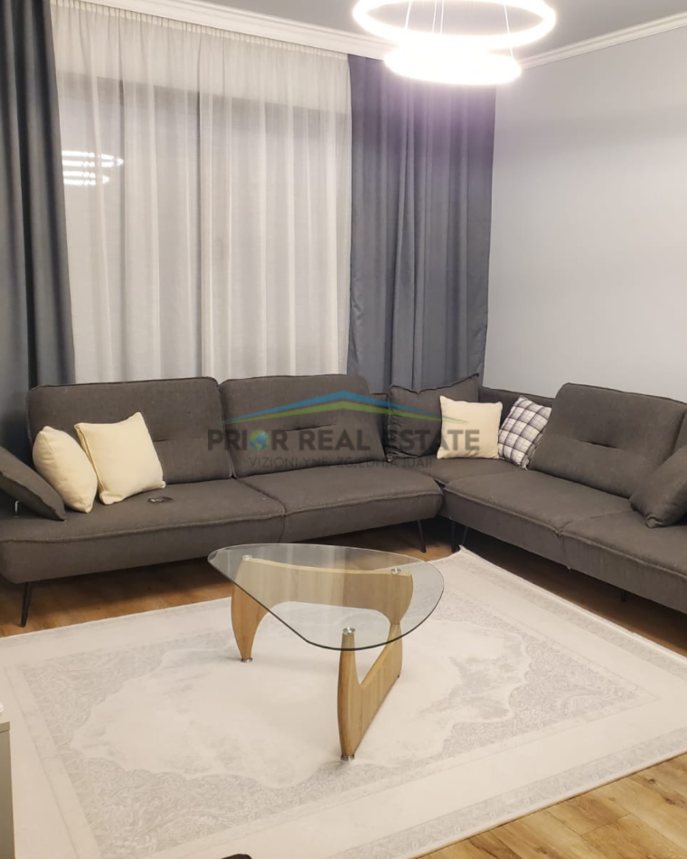 Tirane, jepet me qera apartament 2+1+Ballkon Kati 3, 1.500 € (Liqeni i Thate)