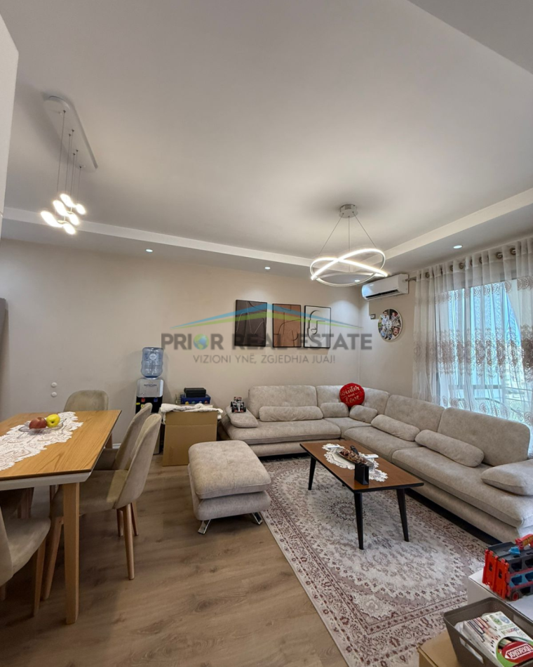 Tirane, jepet me qera apartament 2+1+Ballkon Kati 6, 93 m² 750 € (Don Bosko)