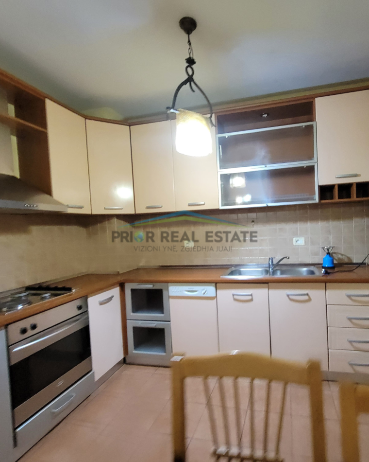 Tirane, jepet me qera apartament 1+1+Ballkon Kati 6, 75 m² 550 € (Ish Parku)