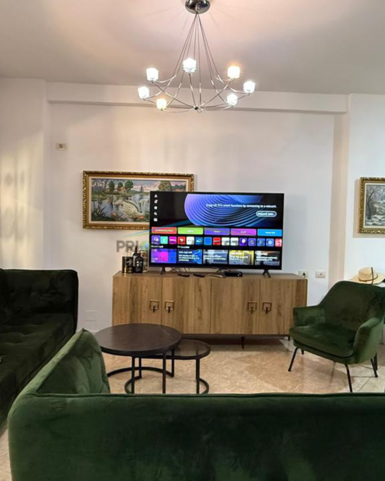 Tirane, jepet me qera apartament 2+1+Ballkon Kati 4, 110 m² 750 € (Komuna e Parisit)