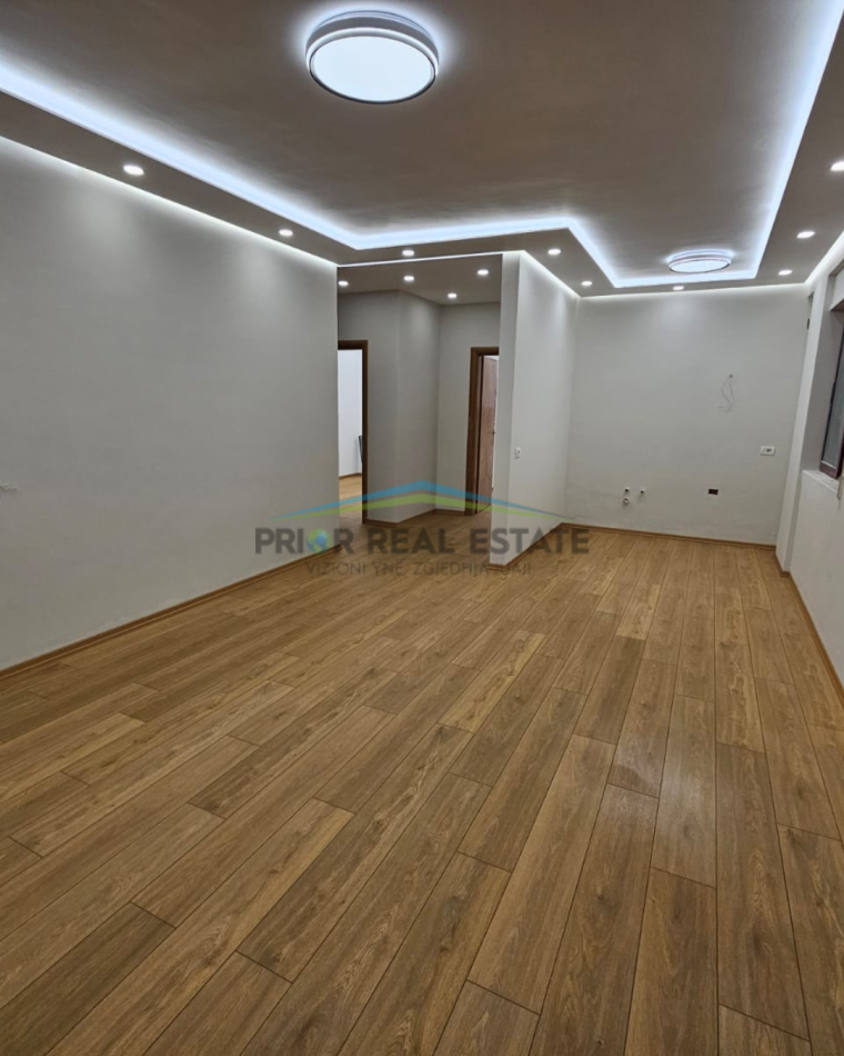 Tirane, shitet apartament 2+1+Ballkon Kati 1, 115 m² (Rruga 4 Deshomoret)