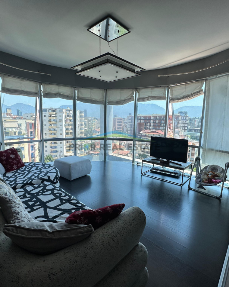 Tirane, jepet me qera apartament 2+1+Ballkon Kati 7, 127 m² 800 € (Komuna e Parisit)