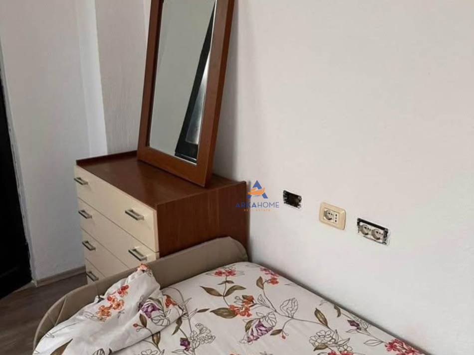 Tirane, jepet me qera apartament 1+1 Kati 1, 50 m² 310 € (RRUGA 3 DESHMORET,YZBERISHT)