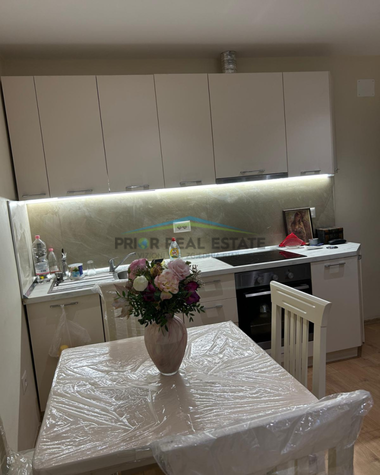 Tirane, jepet me qera apartament 2+1 Kati 4, 80 m² 55.000 ALL (Bulevardi Bajram Curri, afër Lulishtes 1 Maj)