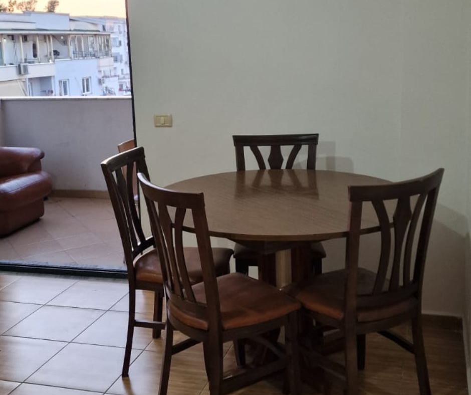 Tirane, jepet me qera apartament 1+1+Ballkon Kati 7, 70 m² 450 € 