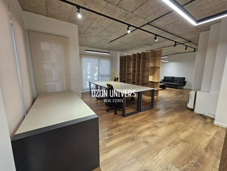 Tirane, jepet me qera ambjent biznesi Kati 3, 170 m² 2.500 € (Rruga e Elbasanit)