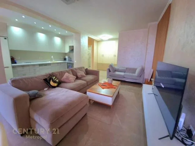 Tirane, jepet me qera apartament 2+1+BLK 115 m² 1.200 Euro (parlamenti)