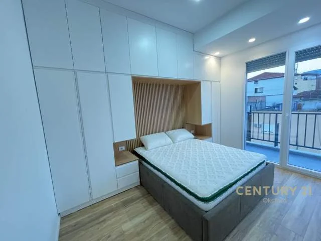 Tirane, jepet me qera apartament 1+1 80 m² 700 Euro (selvia)