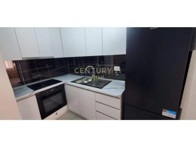 Tirane, jepet me qera apartament 3+1 Kati 3, 85 m² 500 Euro (shkolla bashkuar)