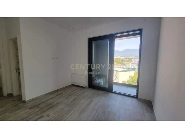 Tirane, jepet me qera apartament 102 m² 1.200 Euro (lion park)