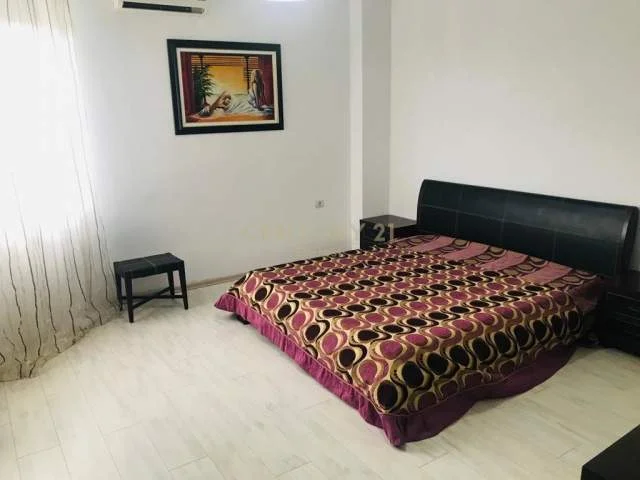 Tirane, jepet me qera apartament 141 m² 550 Euro (dibres)