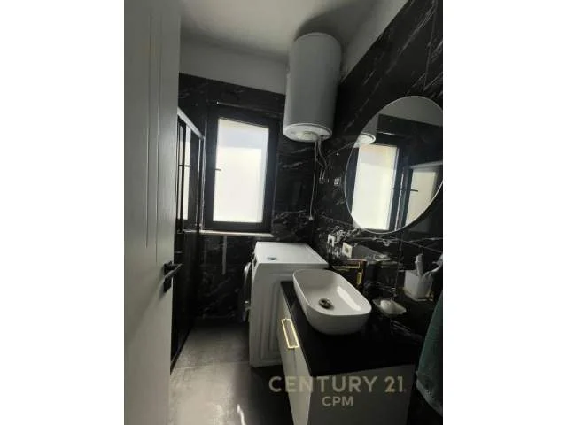 Tirane, jepet me qera apartament 65 m² 700 Euro (21 dhjetori)