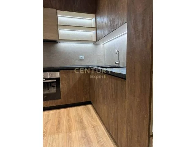 Tirane, jepet me qera apartament 78 m² 700 Euro