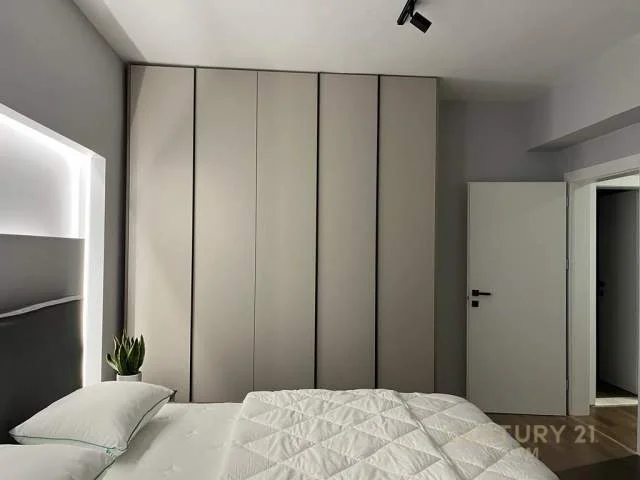 Tirane, jepet me qera apartament Kati 1, 116 m² 900 Euro