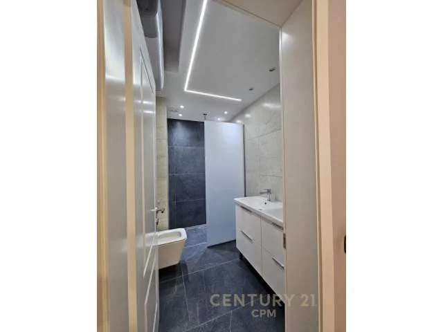 Tirane, shitet apartament 95 m² 170.000 Euro (komuna parisit)