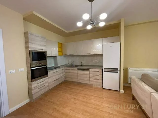 Tirane, jepet me qera apartament 2+1+BLK 100 m² 800 Euro (pazari i ri)