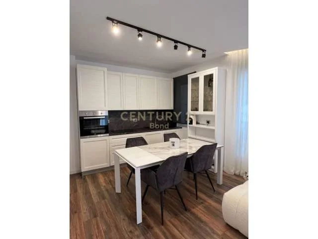 Tirane, shitet apartament Kati 5, 131 m² 150.000 Euro (fresku)