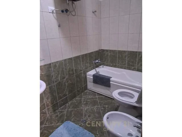 Tirane, jepet me qera apartament Kati 5, 100 m² 600 Euro (petro nini)