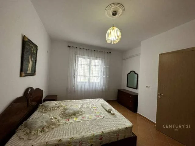 Tirane, shitet apartament 84 m² 90.000 Euro (fresku)