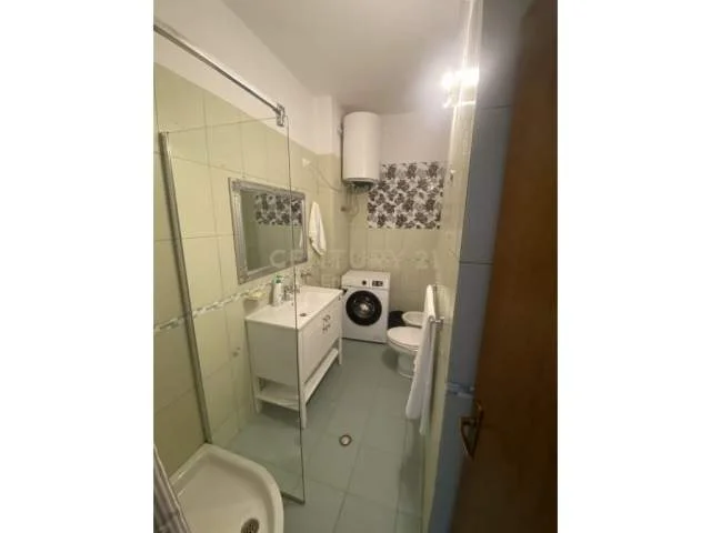 Tirane, jepet me qera apartament Kati 5, 70 m² 550 Euro (elbasanit)